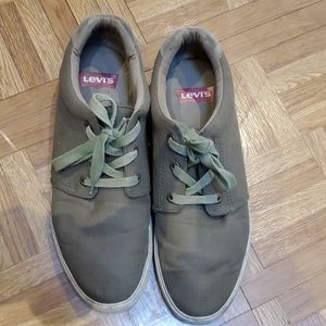 Mens Levi's olive green shoe size 12